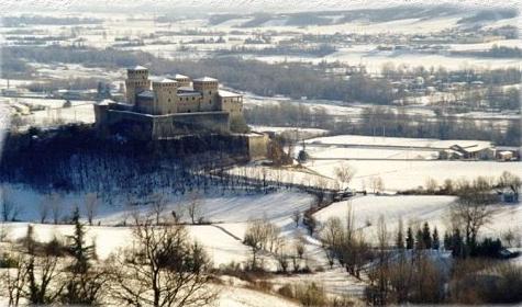 il castello e la valparma d'inverno